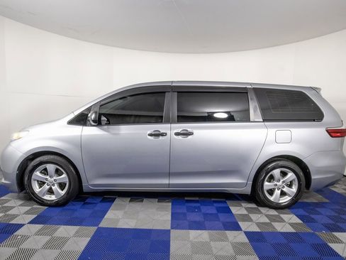 Used 2015 Toyota Sienna L image 6