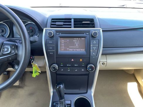 Used 2017 Toyota Camry LE FWD image 13