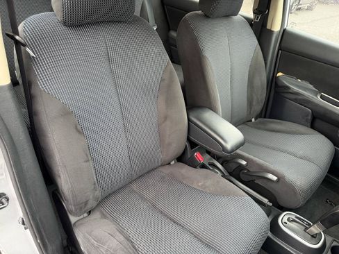 Used 2011 Nissan Versa Hatchback w/ Navigation/Satellite Pkg FWD image 9