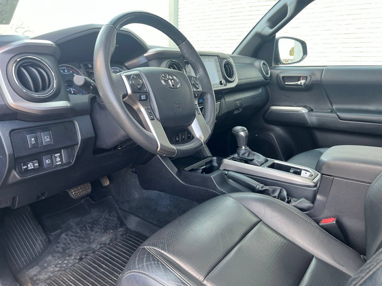 Used 2022 Toyota Tacoma Limited AWD/4WD image 11