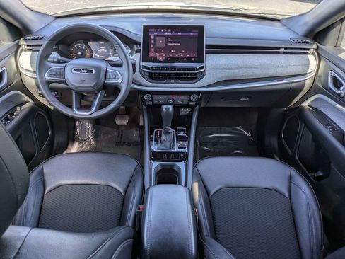 Used 2024 Jeep Compass Latitude AWD/4WD image 15