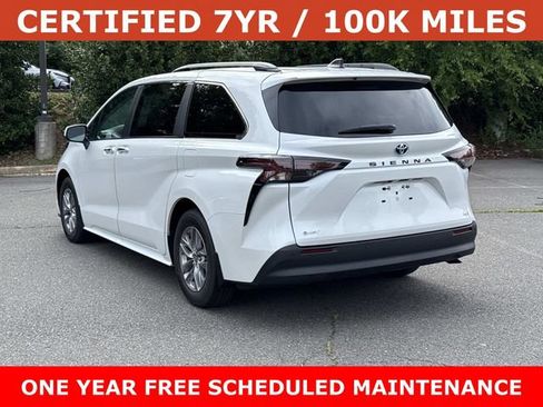 Used 2025 Toyota Sienna XLE FWD image 4