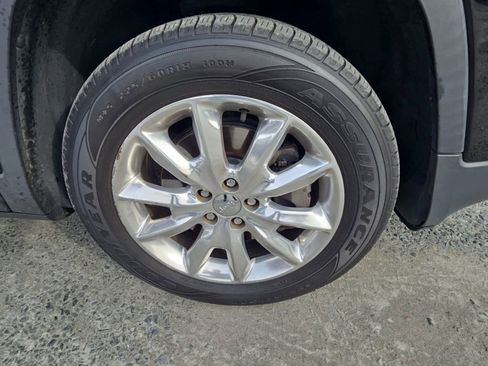 Used 2017 Jeep Cherokee Limited image 12