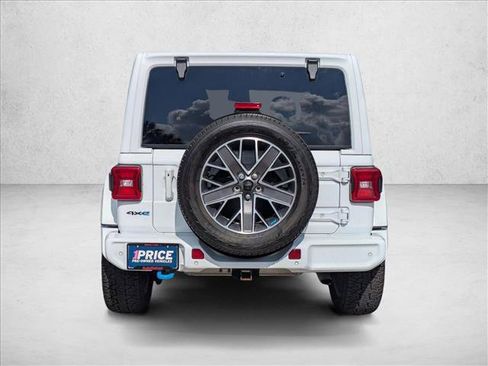 Used 2022 Jeep Wrangler Unlimited Sahara AWD/4WD image 7