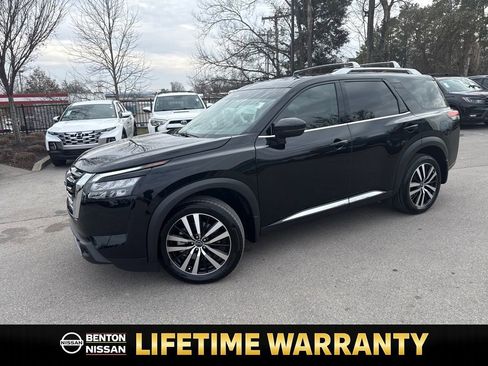 Certified 2025 Nissan Pathfinder Platinum image 4