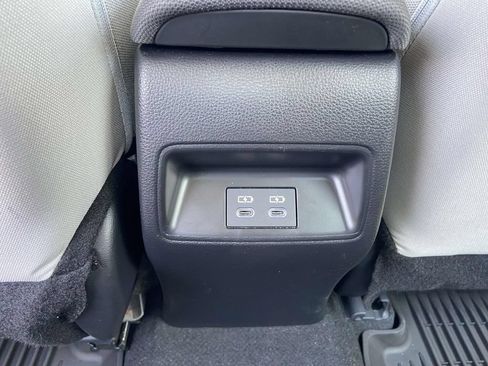 Used 2025 Toyota Corolla LE FWD image 10