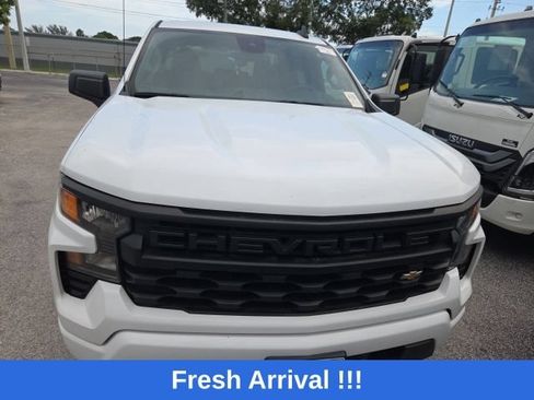 Used 2022 Chevrolet Silverado 1500 Custom RWD image 2