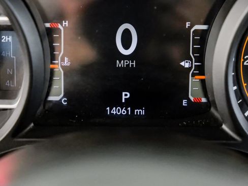 Used 2024 Jeep Gladiator Mojave w/ Convenience Group AWD/4WD image 19