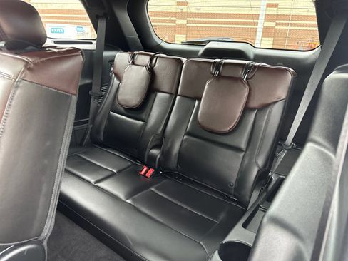 Used 2023 Ford Explorer Platinum image 33