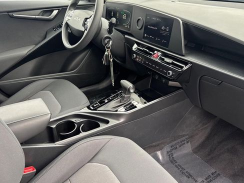 Used 2024 Kia Niro LX FWD image 31