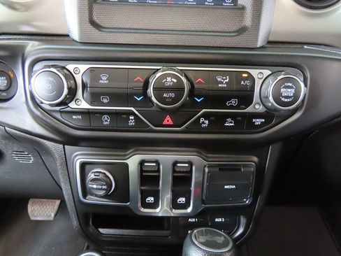 Used 2021 Jeep Wrangler Sport S image 30