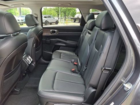 Used 2022 Kia Sorento S w/ Panoramic Sunroof Package AWD/4WD image 10