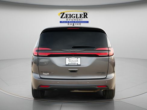 Used 2023 Chrysler Pacifica Limited w/ S Appearance Package AWD/4WD image 7