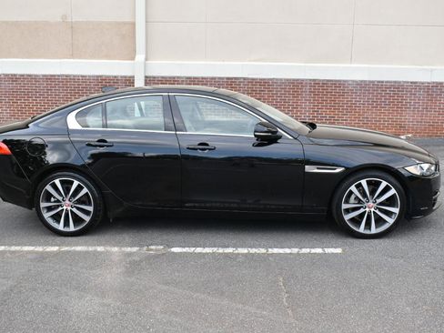 Used 2019 Jaguar XE Prestige image 6
