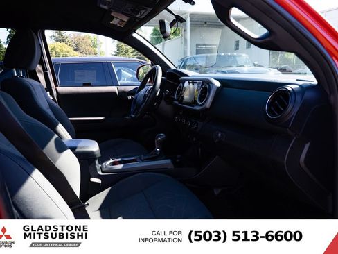 Used 2017 Toyota Tacoma TRD Off-Road w/ Tow Package AWD/4WD image 28