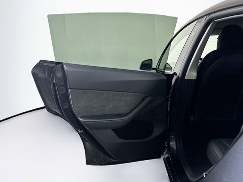 Used 2025 Tesla Model Y Long Range image 26