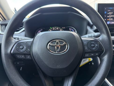 Used 2025 Toyota RAV4 LE AWD/4WD image 26