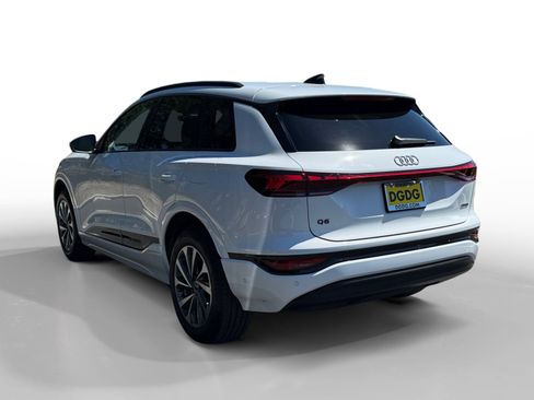 Used 2025 Audi Q6 e-tron Premium w/ Convenience Package AWD/4WD image 3