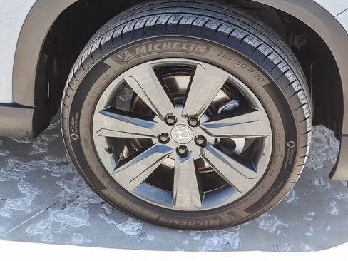 Certified 2025 Honda Pilot Sport image 10