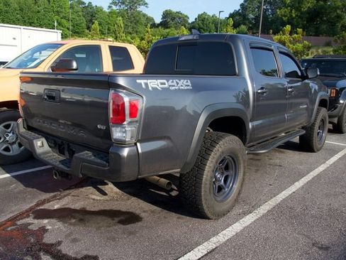 Used 2022 Toyota Tacoma TRD Off-Road w/ TRD Premium Off Road Package AWD/4WD image 8