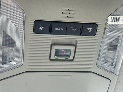 Used 2025 Toyota RAV4 XLE AWD/4WD image 31