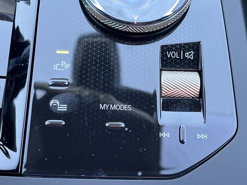 New 2026 BMW iX xDrive45 image 9