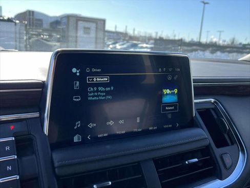 Used 2024 Chevrolet Suburban LT image 27