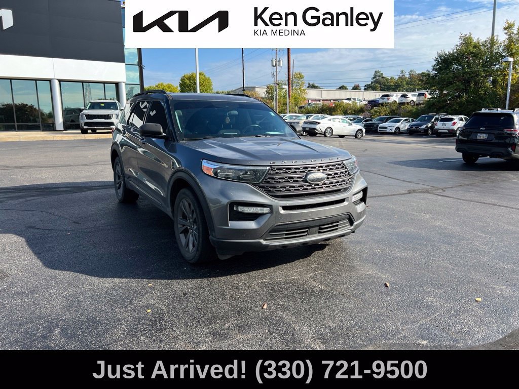 Used 2021 Ford Explorer XLT w/ Equipment Group 202A AWD/4WD image 3