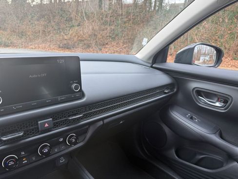 Used 2025 Honda HR-V LX image 34