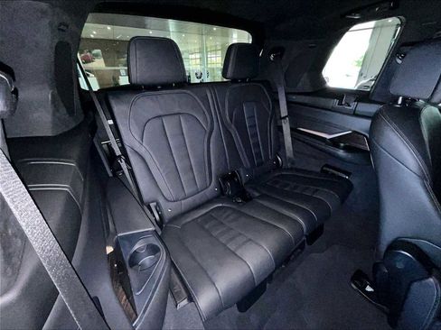 Used 2021 BMW X7 M50i w/ Executive Package image 33