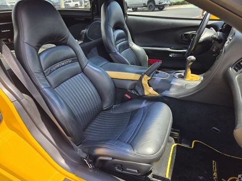 Used 2001 Chevrolet Corvette Coupe w/ Preferred Equipment Group2 RWD image 15