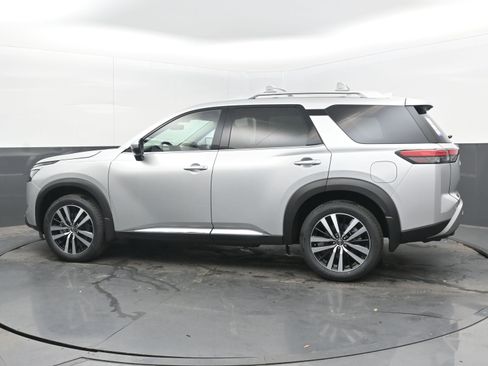 New 2025 Nissan Pathfinder Platinum image 5