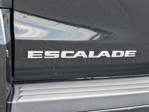 Used 2018 Cadillac Escalade ESV Platinum AWD/4WD image 30