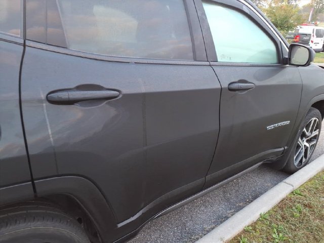 Used 2024 Jeep Compass Limited w/ Elite Group AWD/4WD image 10