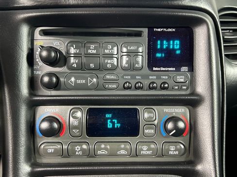 Used 2004 Chevrolet Corvette Convertible w/ Preferred Equipment Group RWD image 21