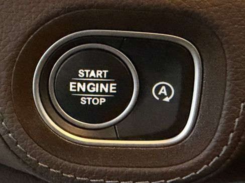 Used 2023 Mercedes-Benz GLS 450 4MATIC image 32