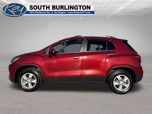 Used 2020 Chevrolet Trax LT w/ Sun & Sound Package AWD/4WD image 4