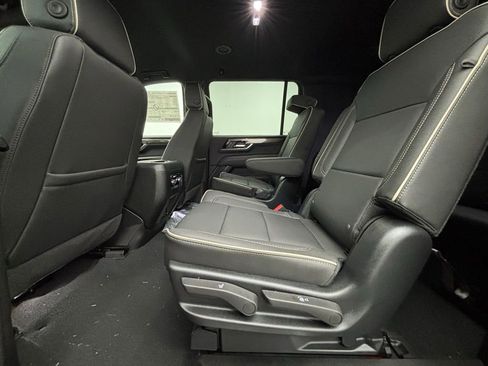 New 2025 GMC Yukon XL Elevation w/ LPO, Yukon Black Package image 45