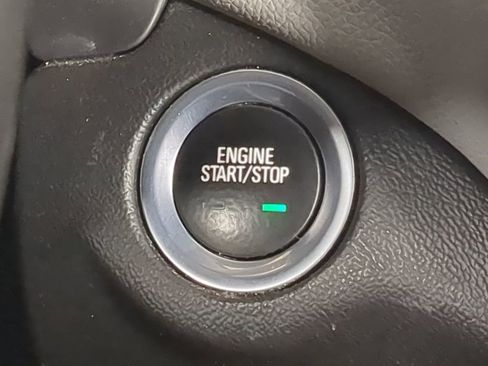 Used 2020 Chevrolet Equinox LS image 32