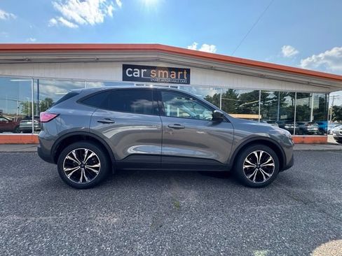 Used 2022 Ford Escape SE w/ SE Sport Appearance Package AWD/4WD image 8
