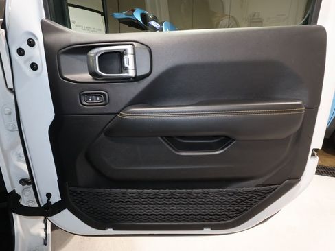 Used 2025 Jeep Wrangler Sahara image 18