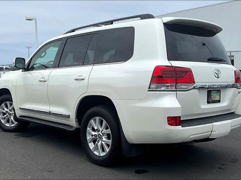 Used 2019 Toyota Land Cruiser image 4