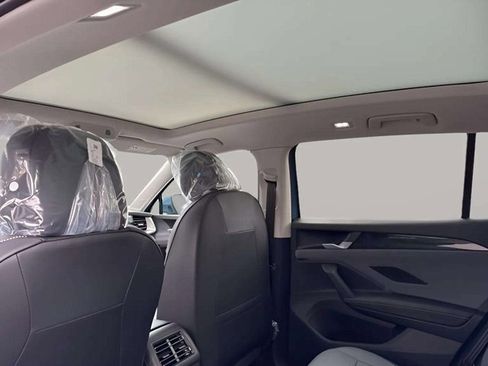 New 2026 Volkswagen Tiguan SE image 5