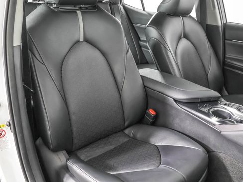 Used 2018 Toyota Camry XSE image 44