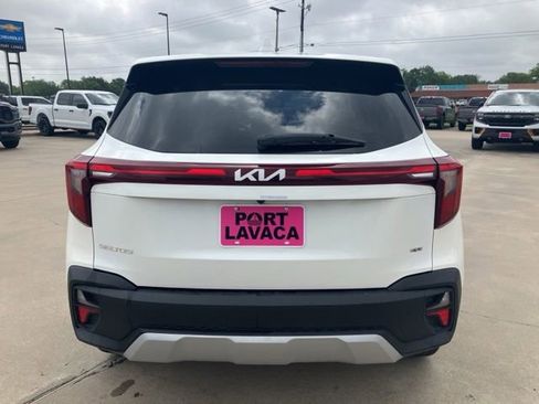 Used 2024 Kia Seltos LX AWD/4WD image 6