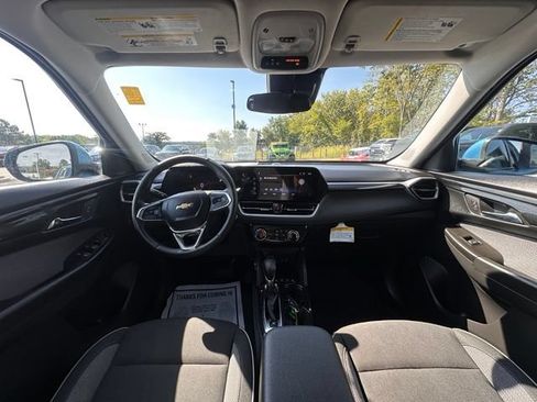 Used 2026 Chevrolet TrailBlazer LT w/ LT Cold Weather Package FWD image 2
