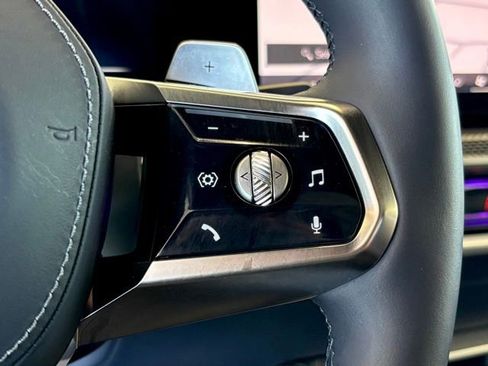 Used 2025 BMW 760i xDrive w/ Executive Package image 31