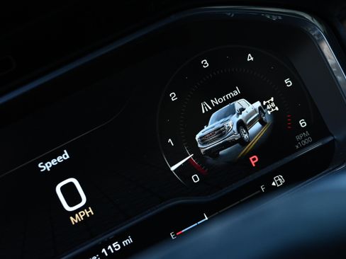 Used 2025 GMC Sierra 1500 Elevation image 27