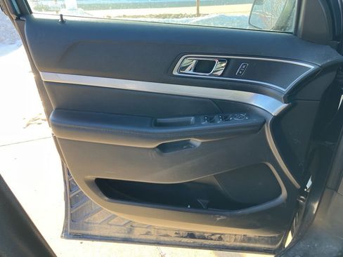 Used 2016 Ford Explorer XLT w/ Equipment Group 202A image 12