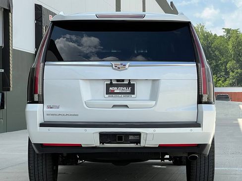 Used 2018 Cadillac Escalade ESV Luxury AWD/4WD image 7